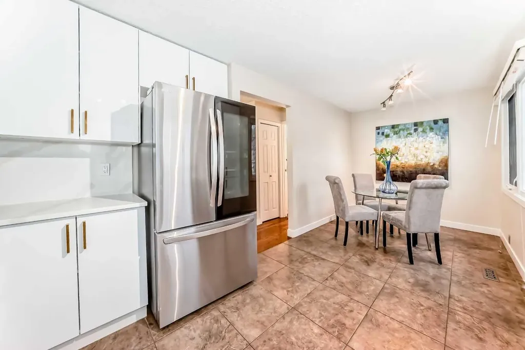 322 Point Mckay Gardens NW Calgary AB T3B 5B7