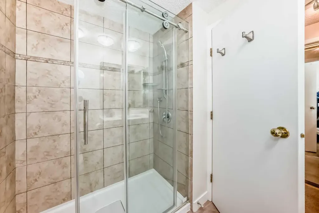 322 Point Mckay Gardens NW Calgary AB T3B 5B7