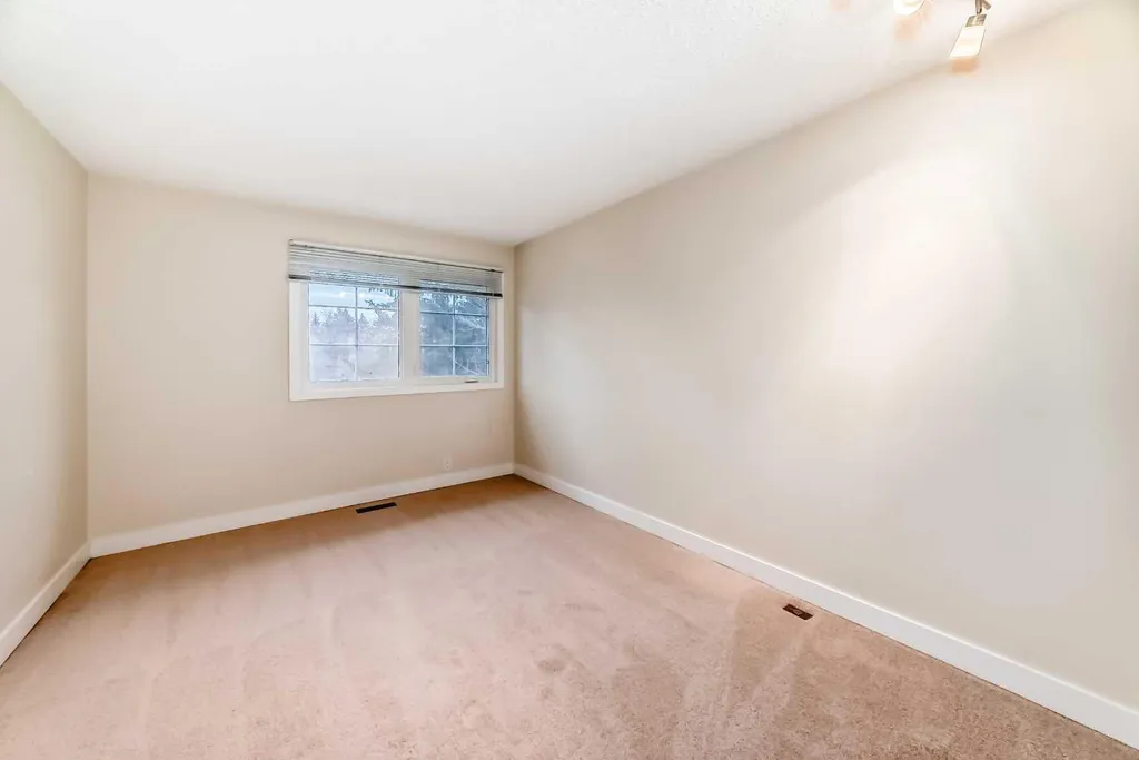 322 Point Mckay Gardens NW Calgary AB T3B 5B7