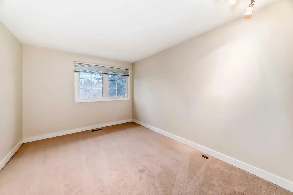 322 Point Mckay Gardens NW Calgary AB T3B 5B7