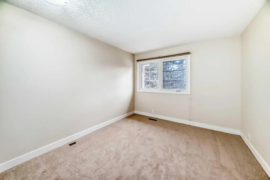 322 Point Mckay Gardens NW Calgary AB T3B 5B7