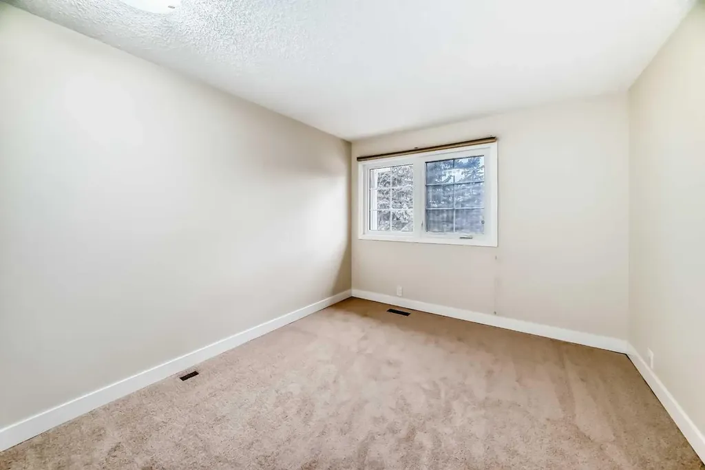 322 Point Mckay Gardens NW Calgary AB T3B 5B7