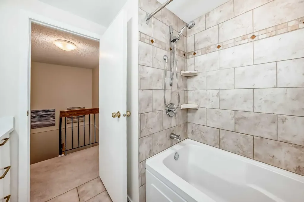 322 Point Mckay Gardens NW Calgary AB T3B 5B7