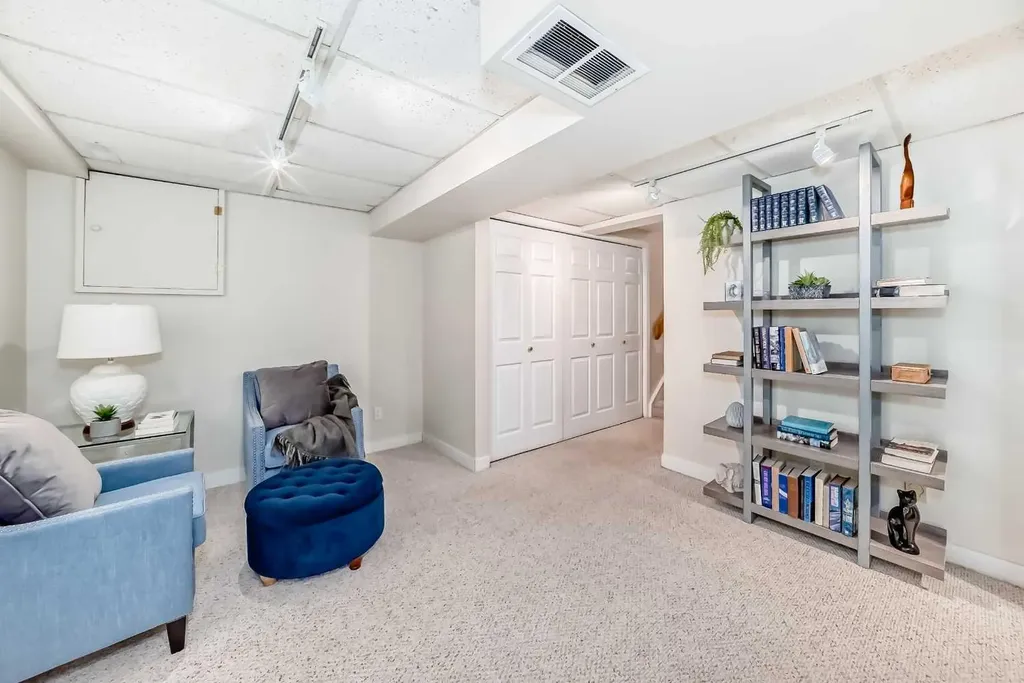 322 Point Mckay Gardens NW Calgary AB T3B 5B7