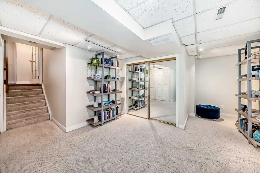 322 Point Mckay Gardens NW Calgary AB T3B 5B7
