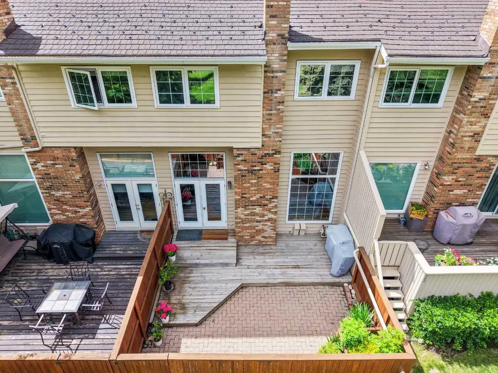 322 Point Mckay Gardens NW Calgary AB T3B 5B7