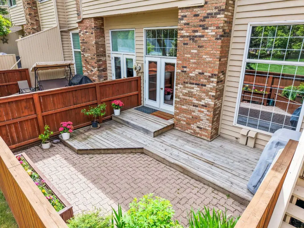 322 Point Mckay Gardens NW Calgary AB T3B 5B7