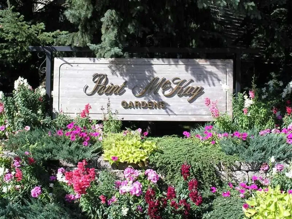322 Point Mckay Gardens NW Calgary AB T3B 5B7