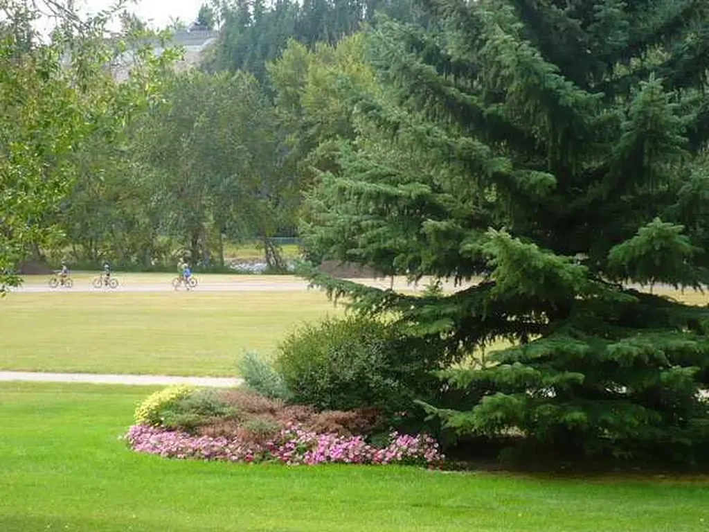 322 Point Mckay Gardens NW Calgary AB T3B 5B7