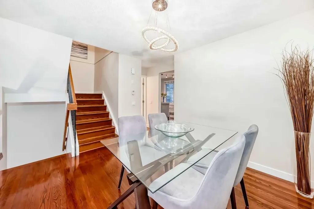 322 Point Mckay Gardens NW Calgary AB T3B 5B7