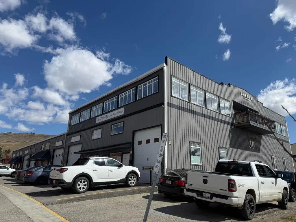 30 Griffin Industrial Point Cochrane AB T4C 0A2