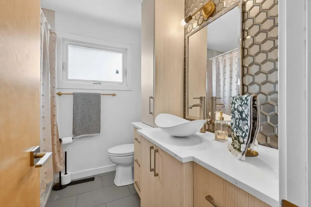 12 Glacier Drive SW Calgary AB T3E 5A1