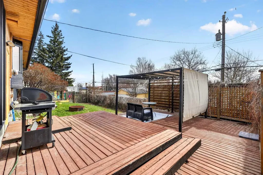 12 Glacier Drive SW Calgary AB T3E 5A1
