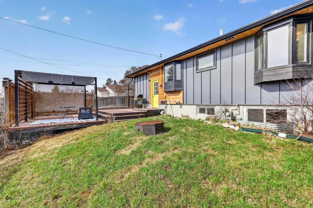 12 Glacier Drive SW Calgary AB T3E 5A1