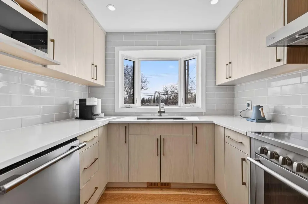 12 Glacier Drive SW Calgary AB T3E 5A1
