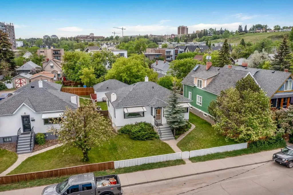 922 2 Avenue NW Calgary AB T2N 0E6