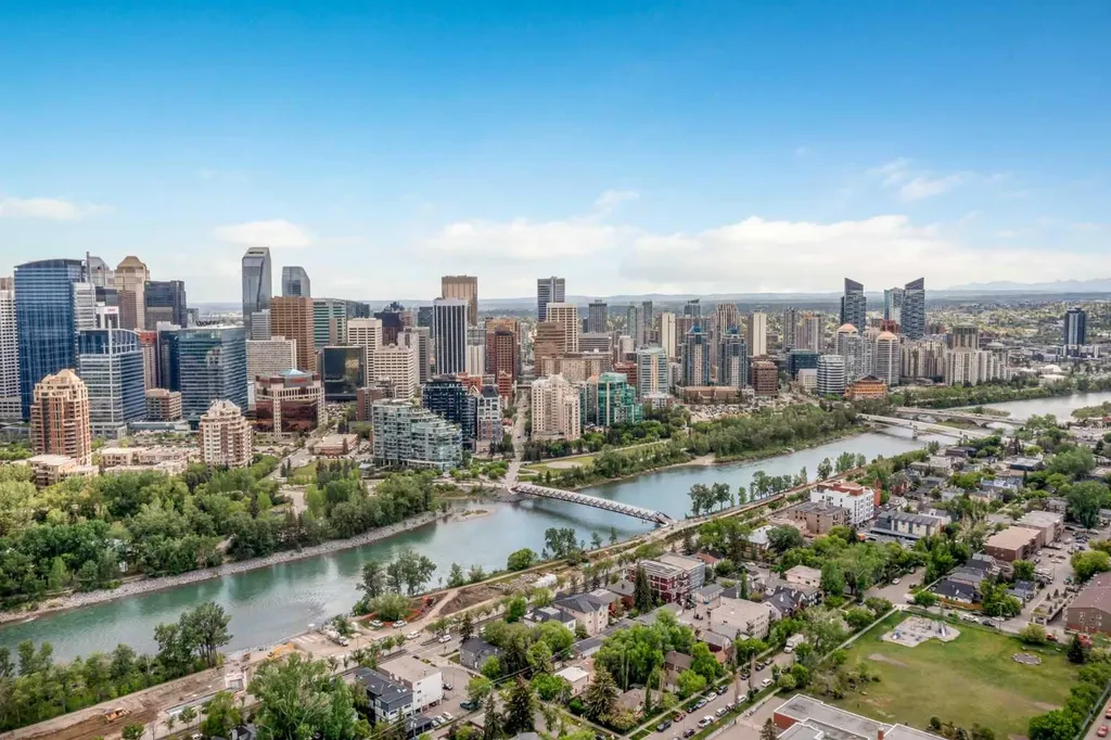 922 2 Avenue NW Calgary AB T2N 0E6
