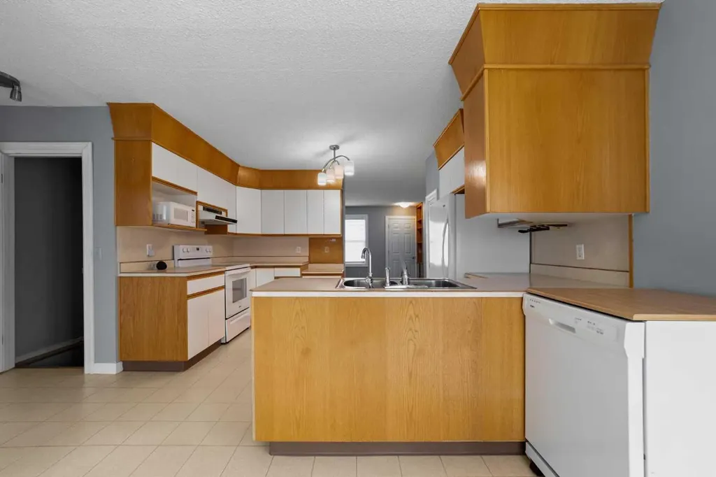 5114 48 Street Strome AB T0B 4H0