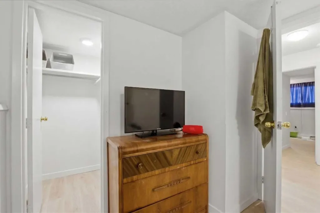 6335 24 Avenue NE Calgary AB T1Y 2C5