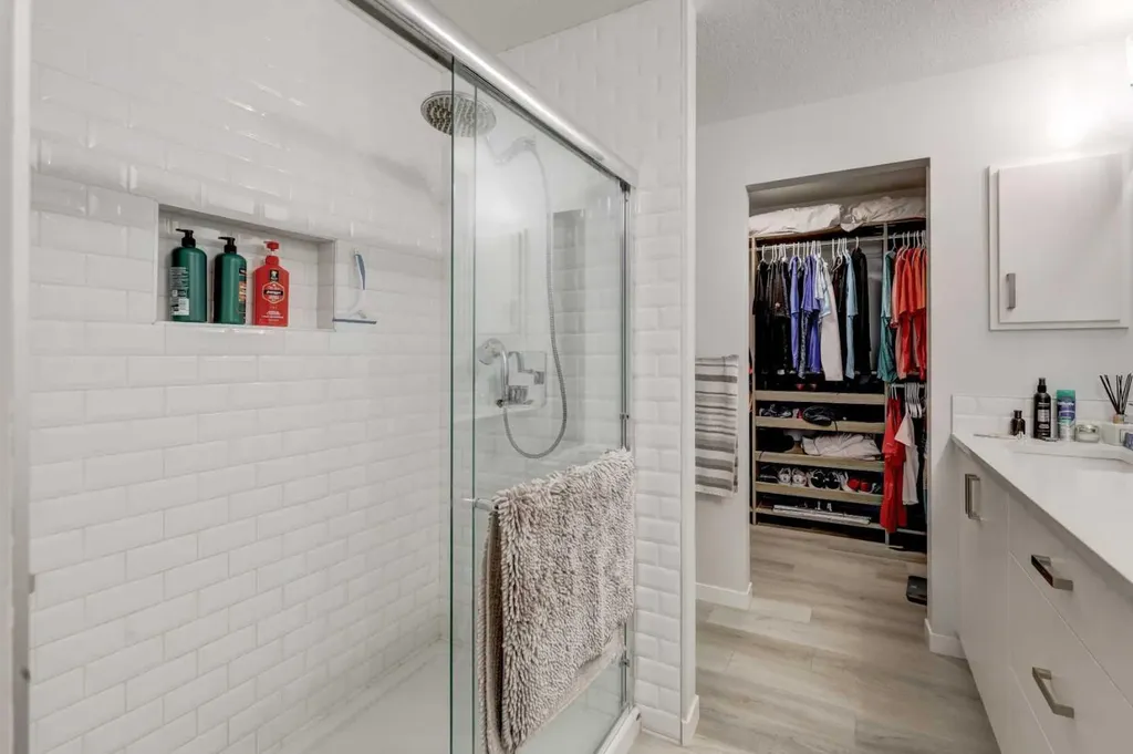 360 Harvest Hills Way Calgary AB T3K 2S1