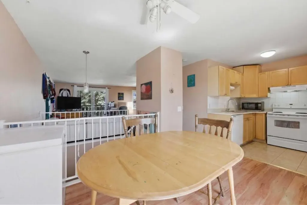 6333/6335 24 Avenue NE Calgary AB T1Y2C5