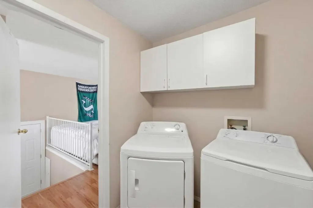 6333/6335 24 Avenue NE Calgary AB T1Y2C5