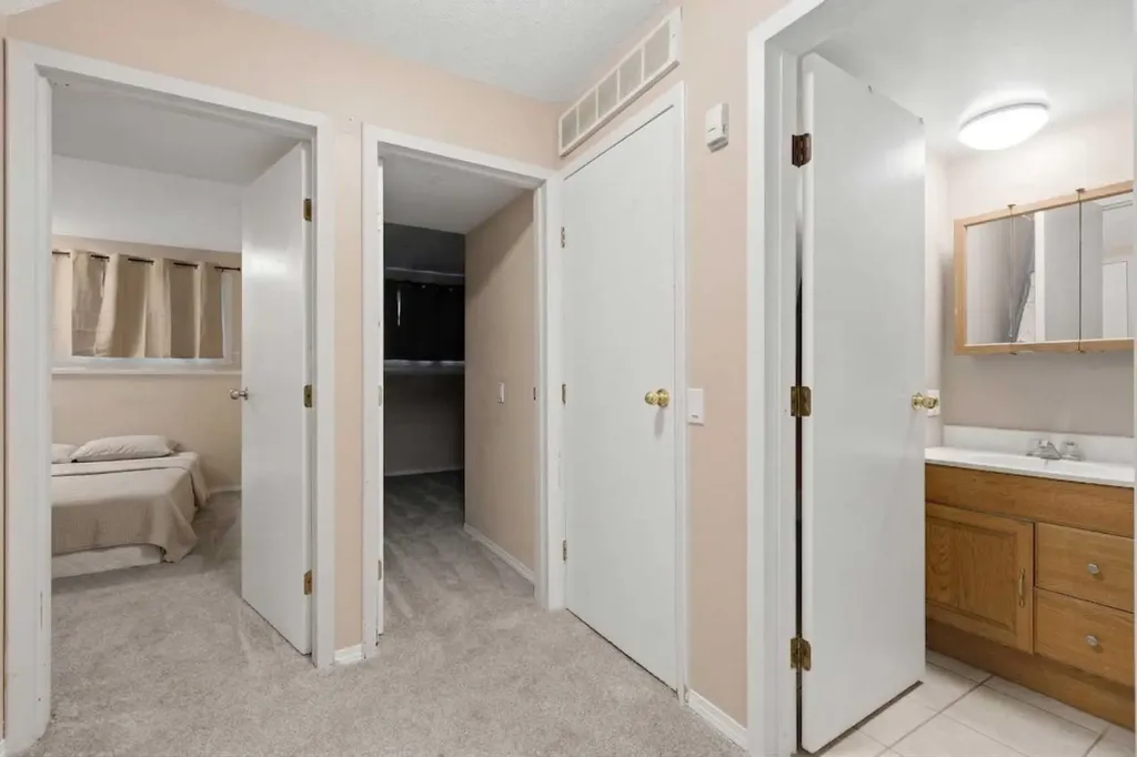 6333/6335 24 Avenue NE Calgary AB T1Y2C5