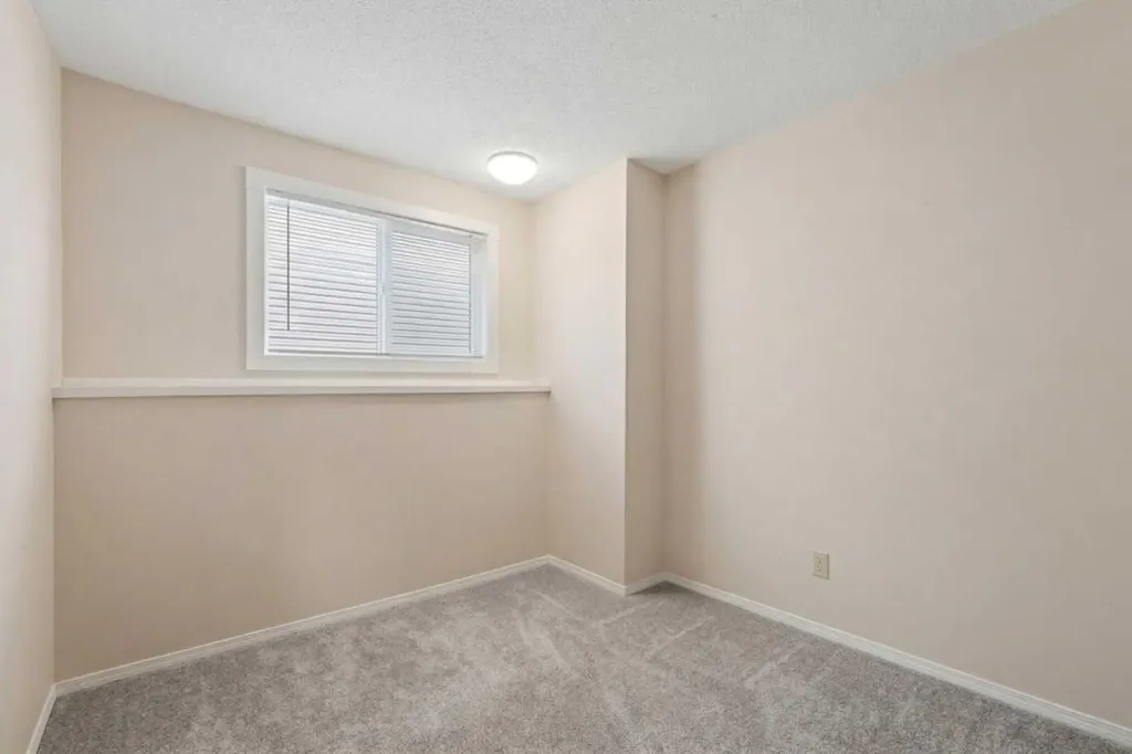 6333/6335 24 Avenue NE Calgary AB T1Y2C5