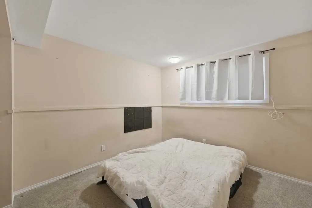 6333/6335 24 Avenue NE Calgary AB T1Y2C5