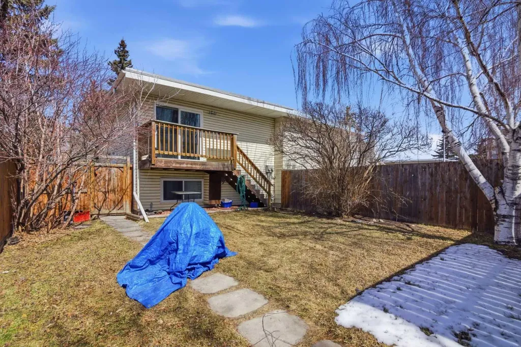 6333/6335 24 Avenue NE Calgary AB T1Y2C5