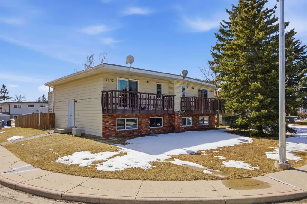 6333/6335 24 Avenue NE Calgary AB T1Y2C5