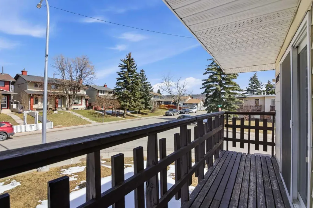 6333/6335 24 Avenue NE Calgary AB T1Y2C5