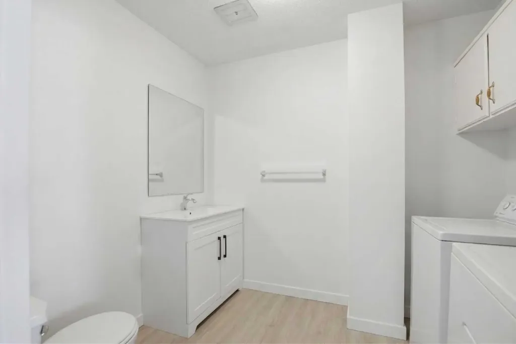 6333/6335 24 Avenue NE Calgary AB T1Y2C5