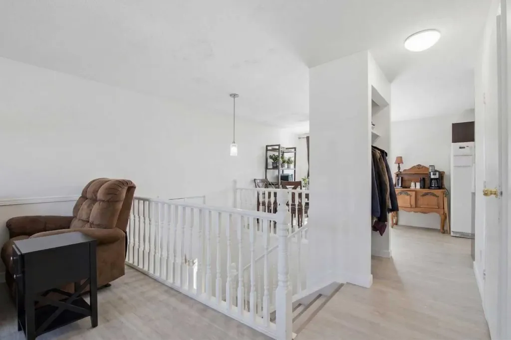6333/6335 24 Avenue NE Calgary AB T1Y2C5