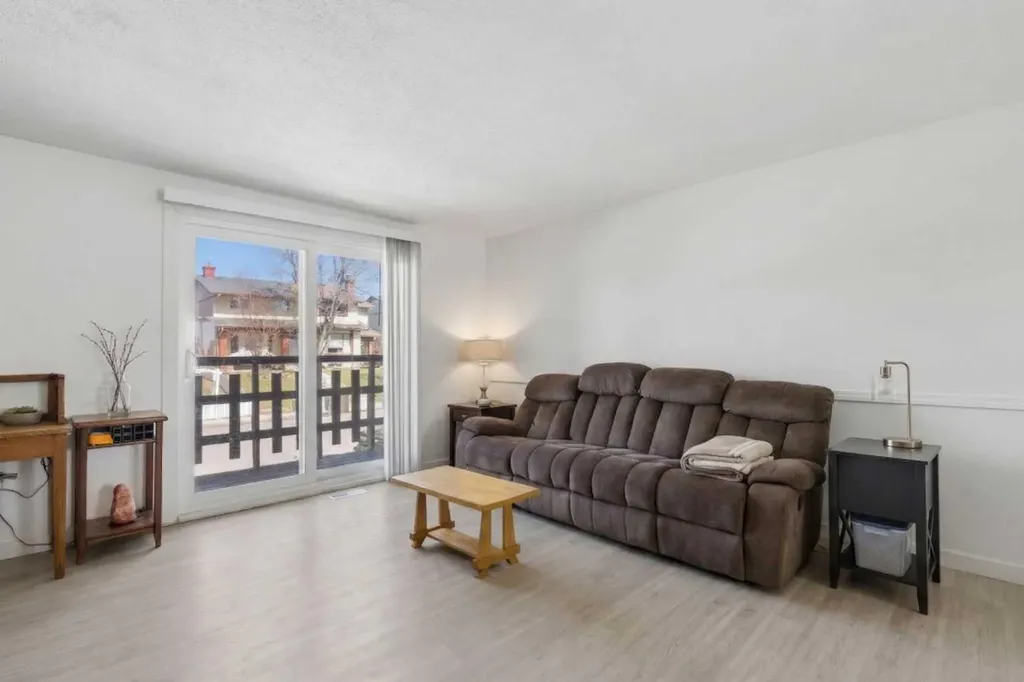 6333/6335 24 Avenue NE Calgary AB T1Y2C5