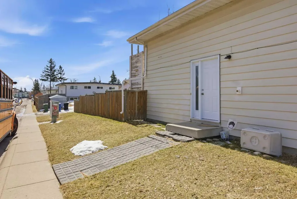 6333/6335 24 Avenue NE Calgary AB T1Y2C5