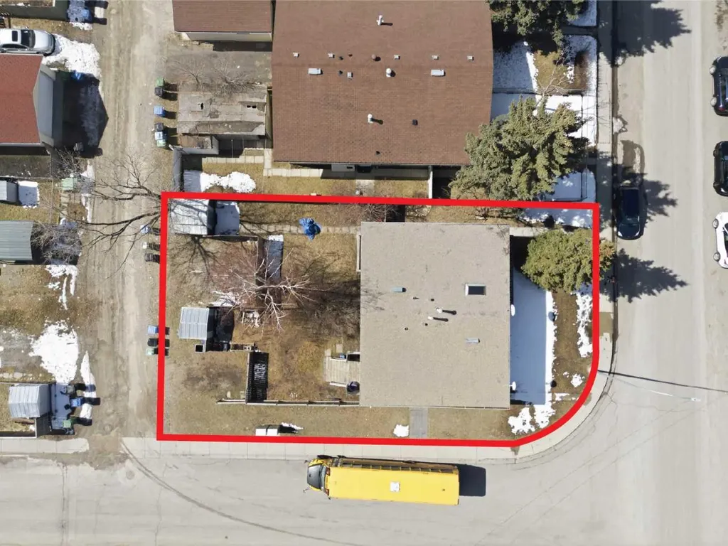 6333/6335 24 Avenue NE Calgary AB T1Y2C5