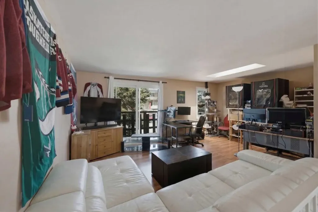 6333/6335 24 Avenue NE Calgary AB T1Y2C5