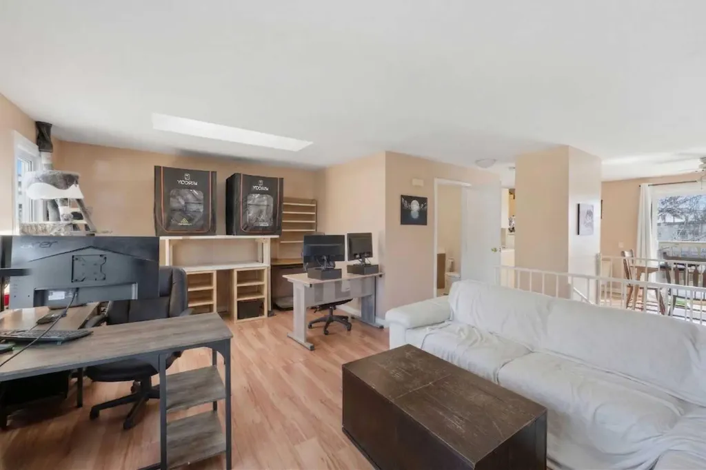 6333/6335 24 Avenue NE Calgary AB T1Y2C5