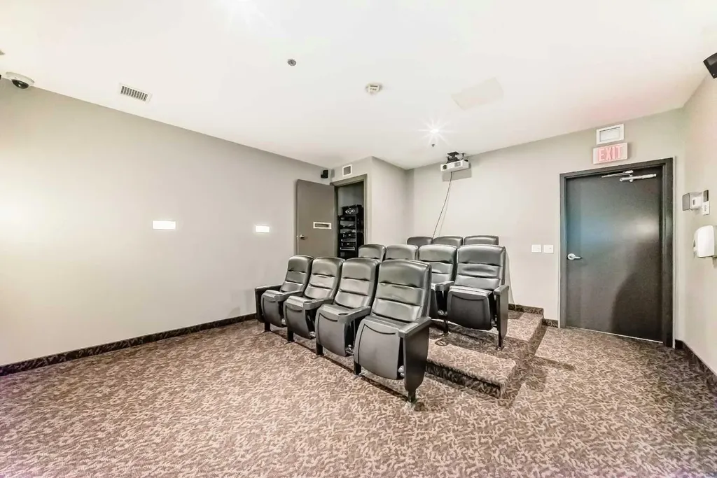 210 15 Avenue SE Calgary AB T2G 0B5