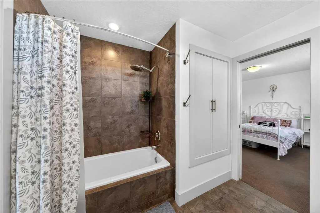 917 Channelside Road SW Airdrie AB T4B 3J3