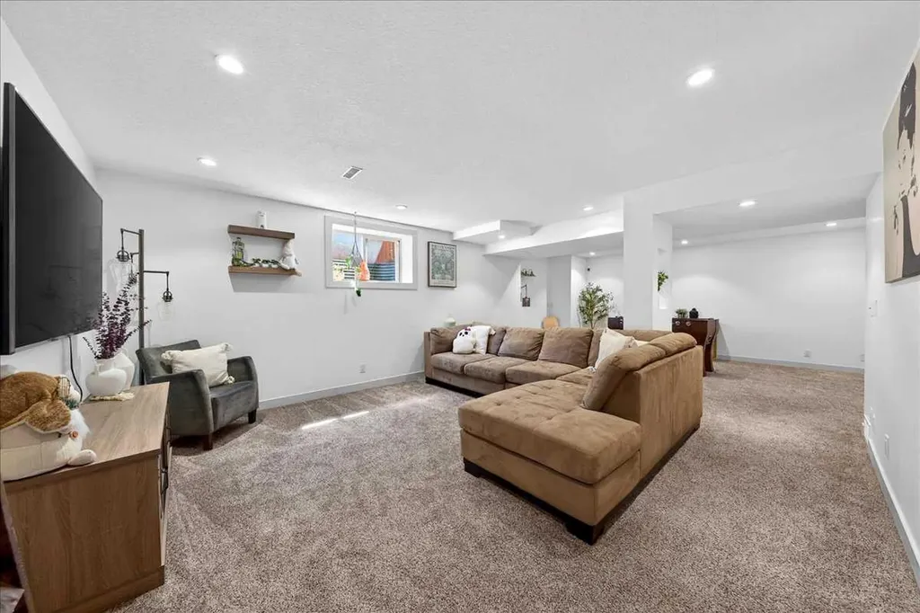 917 Channelside Road SW Airdrie AB T4B 3J3