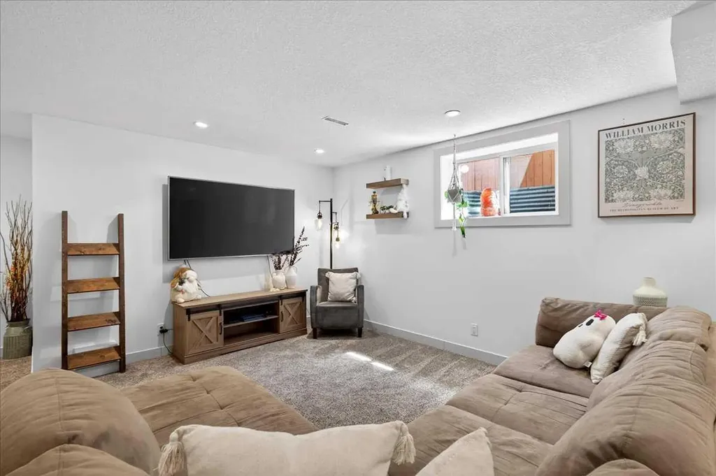 917 Channelside Road SW Airdrie AB T4B 3J3
