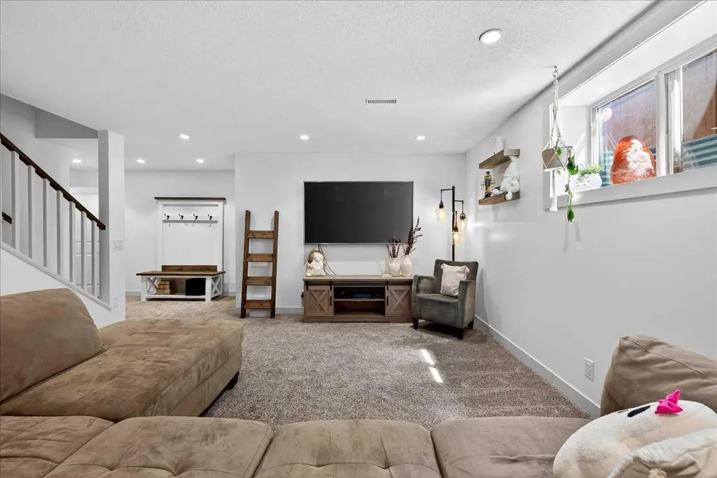 917 Channelside Road SW Airdrie AB T4B 3J3