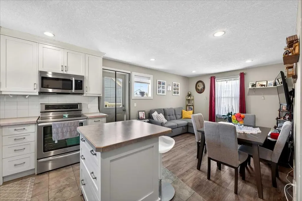 917 Channelside Road SW Airdrie AB T4B 3J3