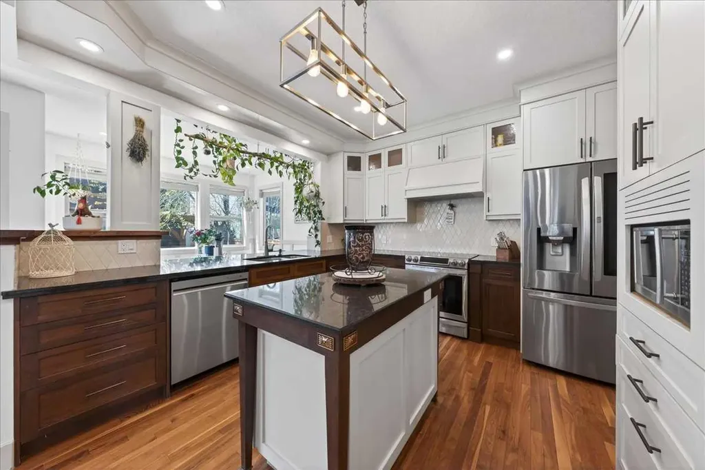 917 Channelside Road SW Airdrie AB T4B 3J3