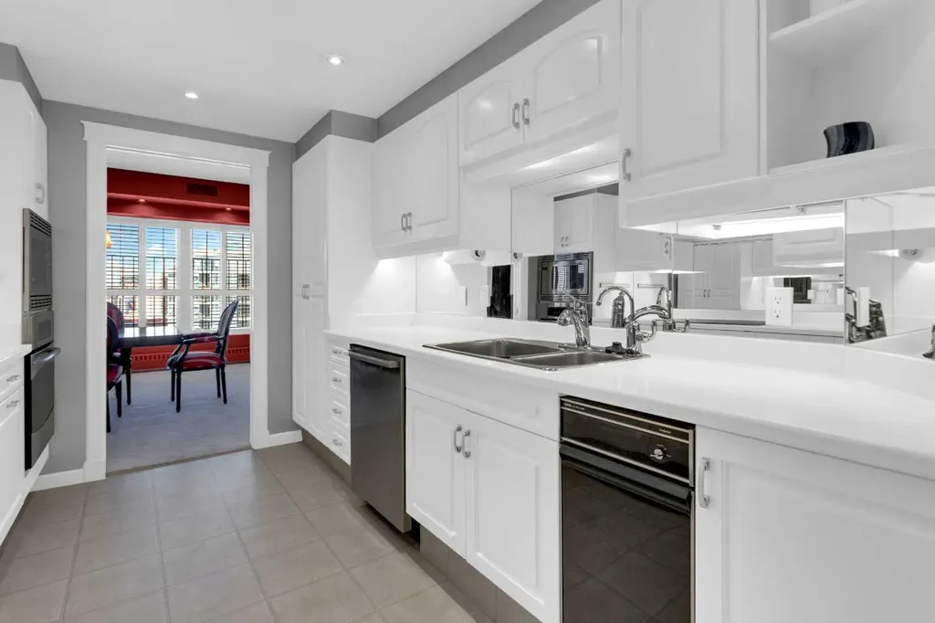 720 13 Avenue SW Calgary AB T2R 1M5