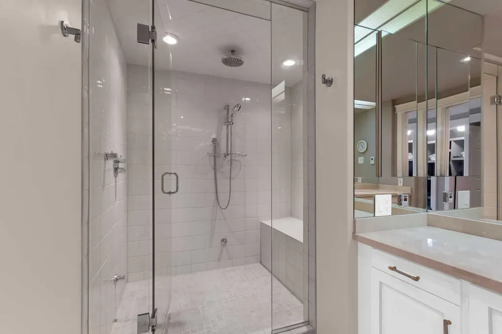 720 13 Avenue SW Calgary AB T2R 1M5