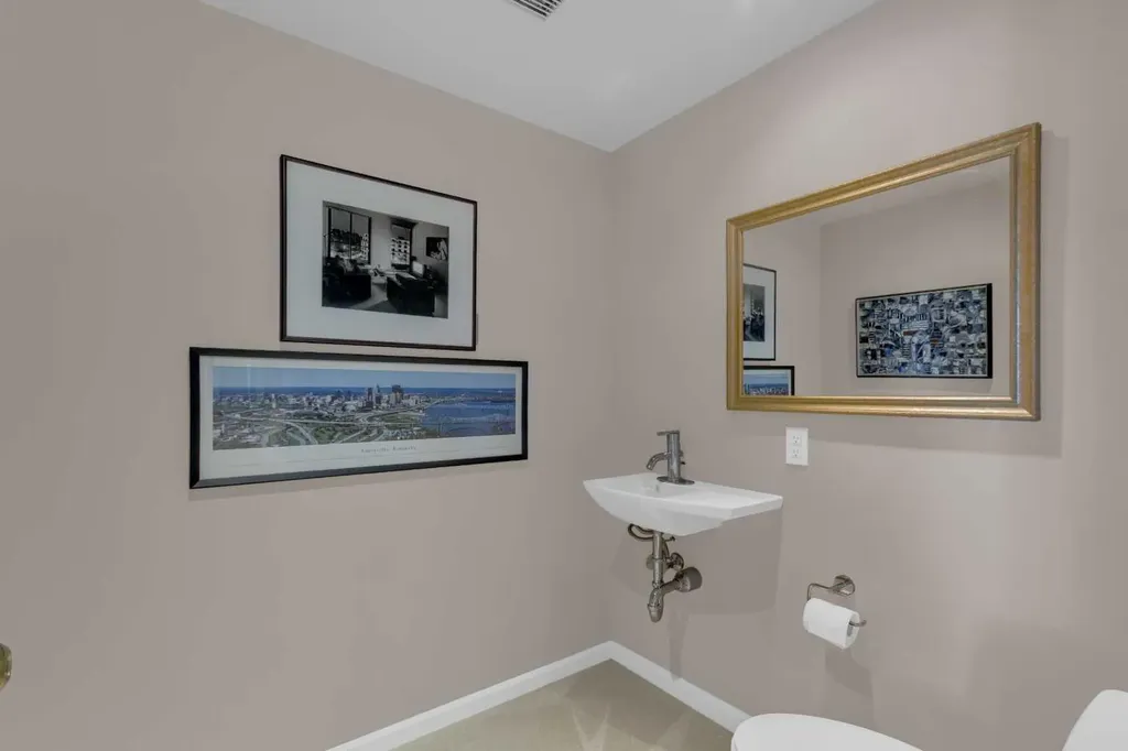 720 13 Avenue SW Calgary AB T2R 1M5