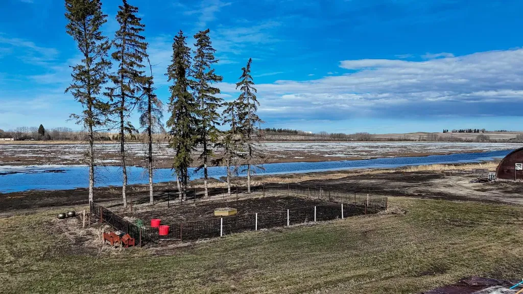 1250 343a Township Bowden AB T0M 0K0